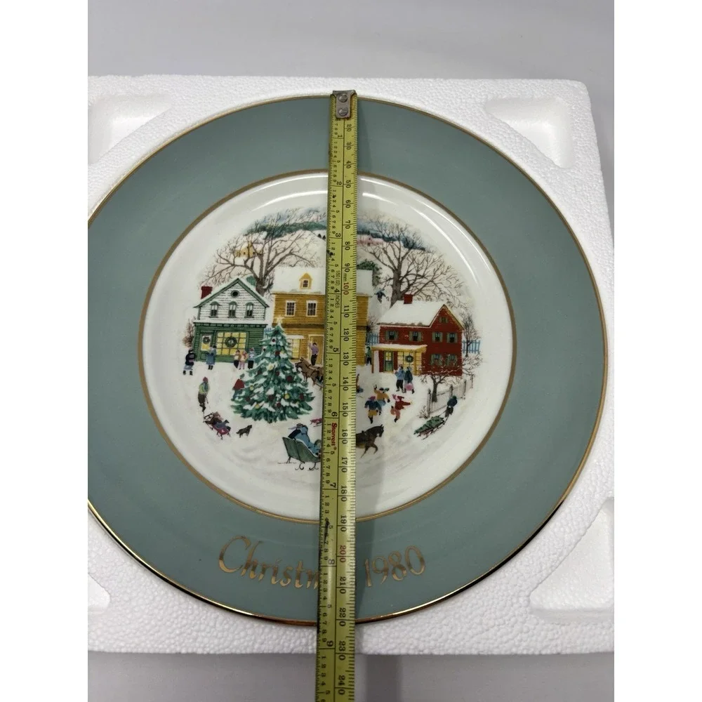 Avon Country Christmas Collector Plate 1980 8th Ed. Original Box Cottage Granny